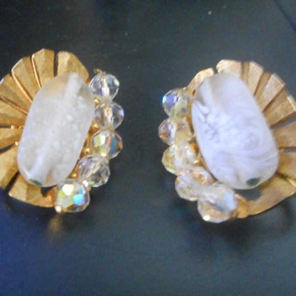 Trifari Gold-Tone Clip-On Mid-Century Earrings, Signed Crown Trifari - Picture 1 of 2